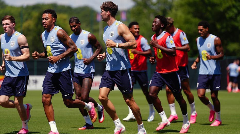 England Soccer Team Holds Diving Competition Ahead of World Cup Quarterfinal