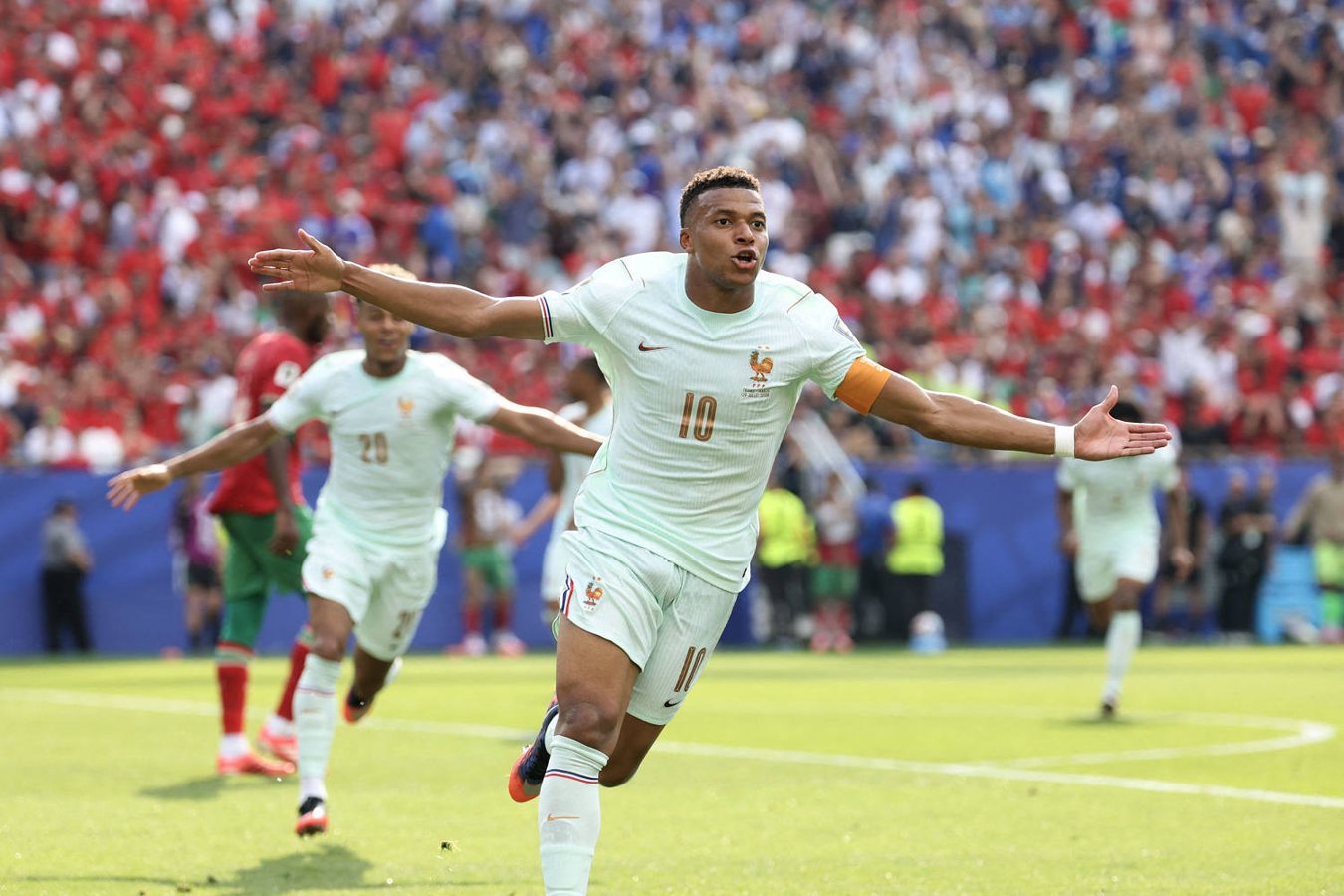 France Advances to World Cup Semifinals With Dominant 2-0 Victory