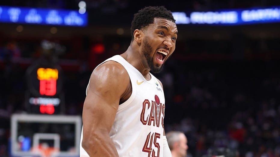 Donovan Mitchell signs $273 million Cavaliers extension amid LeBron James return speculation