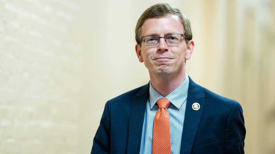 Congressman Warns US Is «Sleepwalking» Through Competition With China