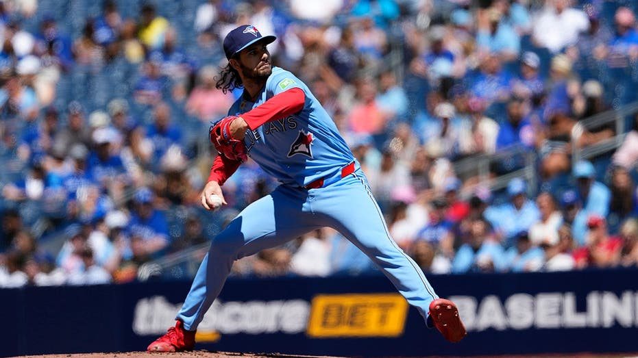 Blue Jays Look to Edge Giants in Pitching Duel Between Cease and Webb